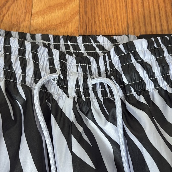 Nike Sportswear Icon Clash Joggers Purple Chalk Zebra size S NWT - Picture 5 of 10